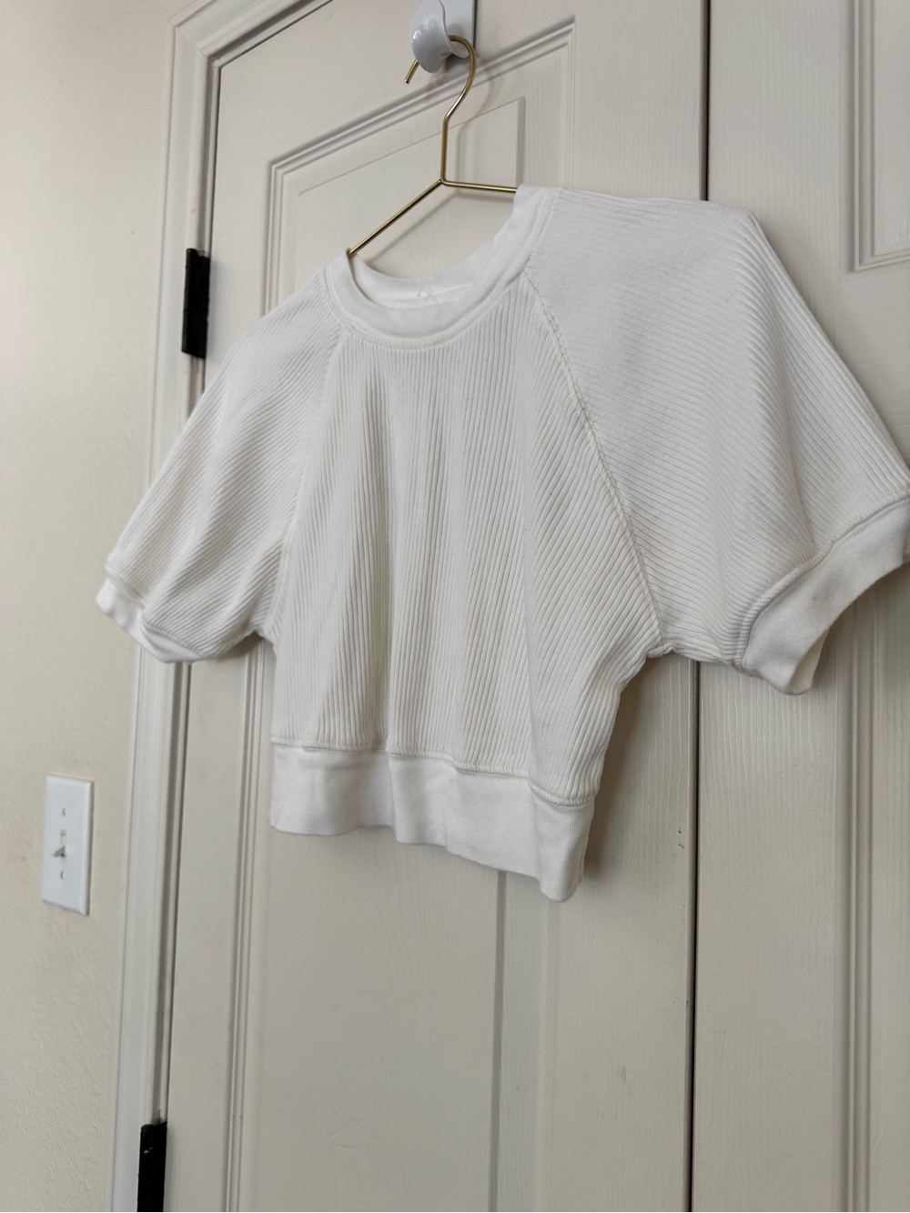 Urban Outfitters White Ribbed Cropped Short-Sleeve Sweatshirt